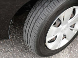 純正のホイールカバーが付いています。タイヤの残り溝は御来店時に御確認下さい。