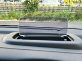 【ヘッドアップディスプレイ】運転に必要な情報やセーフティーサポートの警告などをメーターパネルを見なくても確認ができます☆視線移動が少なくなり安全運転ができますね♪