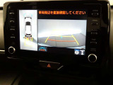 パノラミックビューモニターを装備。クルマを真上から見るように周囲を確認できます。