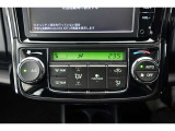 ★エアコンはオートタイプが装着済みです!オートモードにしておけば、車内温度を設定するだけで風の料や吹き出し口の切り替えを機械が行ってくれます!一年中快適な環境を作れますよ♪