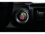 エンジンスタートをスマートにブレーキを踏んだらプッシュするだけです、キーはバックの中で大丈夫です。