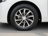 15インチアルミホイール。タイヤサイズは185/65R15です。