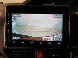 バック時の運転をサポートするバックガイドモニター付