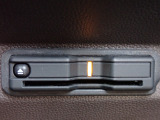 ■【ETC車載器】が装備されています。セットアップをしてお渡しとなり、ETCカードを差し込むだけで高速道路の利用が可能です。
