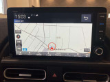 9インチディーラーオプションナビとなっております。インターナビも対応しているので日本全国おでかけすることができます!
