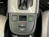 パーキングブレーキはスマートな電子制御式と合わせて渋滞時等にブレーキペダルから足を離しても停車状態を保持してくれるオートブレーキホールド機能で運転が楽になります。スタートはアクセルペダルを踏むだけ