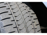 タイヤの残り溝の状態の写真
