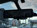 スマートルームミラーで定員乗車時や大きな荷物があっても後方視界が確保できます。