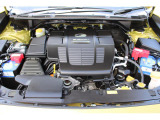 エンジンルームもきれいです、スバル伝統の低重心の水平対向エンジン&アシストモーターと、左右の重量バランスの良いシンメトリカルAWD採用、高速道路やコーナーリング時の安定性の高いクルマです