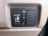 狭い駐車場や壁際でもドアをぶつける心配が少なく開けられる両側スライドドアです。助手席側は電動で、開閉操作も楽々です!