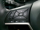 ハンドルスイッチで車両設定・オーディオの選曲や音量調整などが出来、安全性もアップ。
