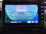 バックでの車庫入れも安心です! リアカメラが付いているバックモニター付のナビを装備しております。操作線もついており距離感も画面から確認できます。
