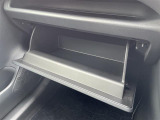 【 グローブボックス 】小物の収納が可能です!//