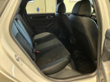 後部座席も大きく乗り降りしやすく、長時間の運転でも快適に過ごすことができます!