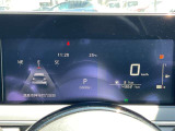視認性の良いメーターパネルデザインです。ディスプレイに各種の情報、設定画面が見やすく表示されます。