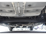 車両後方からの下回りです。マフラー防錆塗装や下回り防錆施工等も可能でございます。