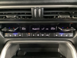 温度の設定のみで快適な風量やモードなどを自動調整してくれるフルオートエアコンを装備!