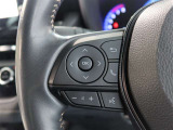 便利なステアリングスイッチ付きでナビに目をやらなくても音量調整等が可能です。