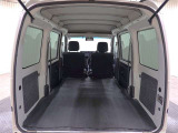 後席を格納すると大きなスペースが出来るので大きな荷物も積み込めます!