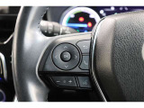 ハンドルから手を放さずにオーディオ操作が可能なステアリングスイッチ付き。
