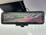 【インテリジェントルームミラー】はリアカメラが車両後方を映し出すので、いつでもクリアな後方視界を確保!夜間や悪天候の運転でも安心です♪
