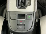 パーキングブレーキはスマートな電子制御式と合わせて渋滞時等にブレーキペダルから足を離しても停車状態を保持してくれるオートブレーキホールド機能で運転が楽になります。スタートはアクセルペダルを踏むだけ