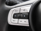 オーディオ操作、ハンズフリー機能、マルチインフォメーションディスプレイ項目切替スイッチもハンドルに装備しています。画面タッチしなくても操作できますので、運転に集中できます。