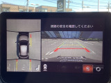 狭い場所での駐車やすれ違いなどでより的確な運転操作に役立つ360&deg;ビューモニターが装備されています。