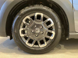 アルミホイール付!鉄ホイールと違って軽いので燃費にも影響してきます。ガソリンの高騰に少しは貢献します!デザインもさり気なく、スタイリッシュな感じとなっています。
