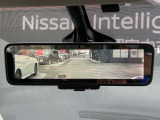 大好評「インテリジェントルームミラー」!車両後方のカメラ映像がミラーに映るので、乗員や荷物が多くても安心♪夜間や悪天候の日でもクリアな映像で視界良好です◎