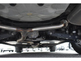 車両後方からの下回りです。マフラー防錆塗装や下回り防錆施工等も可能でございます。