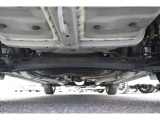 車両後方からの下回りです。マフラー防錆塗装や下回り防錆施工等も可能でございます。