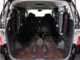 ミニバン最大級のスペース!ご家族、お友達とのキャンプやバーベキューほか、お仕事でも十分な容量が有ります!