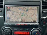 日産純正メモリーナビ付きで、遠くのお出かけの心強い味方です♪Bluetooth,CD,DVD装備で色々な音楽ソースが楽しめ直感的に操作できるタッチパネル♪