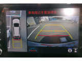 パノラミックビューモニター付きです。車両を上から見たような映像をディスプレイオーディオ画面に表示。運転席からの目視だけでは見にくい、車両周辺の状況をリアルタイムでしっかり確認できます。
