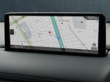 マツダコネクトの10.25インチワイドセンターディスプレイです。『Android Auto』『Apple CarPlay』や独自のコネクテッドサービスに対応したインターフェイスシステムです。