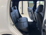 後部座席も乗り降りしやすく、長時間の運転でも快適に過ごすことができます!