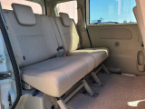 リアシートは軽自動車とは言えども大人2人がしっかりと座れるスペースを確保。天井も高く軽ワゴンの広さが魅力です!