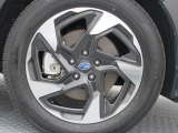 純正18インチアルミホイール。 タイヤサイズは225/55R18