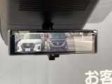 インテイリジェントスマートルームミラーを装備しておりますので、後席の荷物・後席者を気にすることなく、後続車等の確認をすることができます。