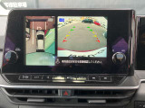 アラウンドビューモニター装備!空から見ているような映像によって不慣れな場所での車庫入れや縦列駐車等はもちろん狭い道でのすれ違いも安心♪