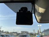 【ドライブレコーダー】映像・音声などの運転中の記録を残します。事故などを起こした起こされた時の証拠になりえますので、もしも時でも安心ですね。