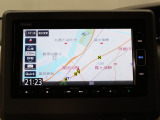 【純正ナビゲーション】使いやすいナビ操作にオーディオ機能も充実!Bluetooth接続で運転中のハンズフリー電話や好みの音楽を車内に流す事が出来ます。ラインナップや車種に応じて豊富な機能が使用可能♪