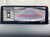 狭い場所での駐車やすれ違いなどでより的確な運転操作に役立つ360&deg;ビューモニターが装備されています。
