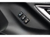 運転席のシートポジションメモリー機能は、登録済みの運転者と交代しても、シートポジションの変更の手間がかかりません。