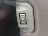 後席用シートヒータースイッチです。助手席に設置されており、運転席からも操作できます。