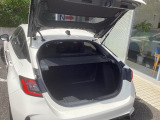 スポーツカーですがラゲッジスペースは大容量です。トノカバーも装備しておりますので、外から荷物が見られないように盗難防止となります。