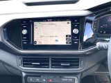 スマートフォン用アプリ[Apple CarPlay][Android Auto]対応の純正ナビ Discover Media を装備、ラジオのほか、USB、Bluetoothハンズフリー通話にも対応。