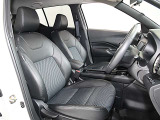 運転席まわりです。実際に座ってみて乗り心地を体感してみて下さい。