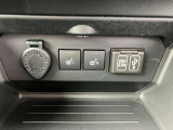 運転席・助手席シートヒーター装備。モバイル機器の充電もUSBからしていただけます。